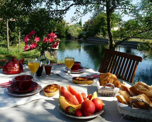 Mas Le Pont Des Aubes Bed & Breakfast LʼIsle-sur-la-Sorgue Екстериор снимка
