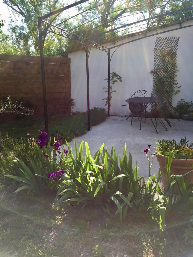 Mas Le Pont Des Aubes Bed & Breakfast LʼIsle-sur-la-Sorgue Екстериор снимка