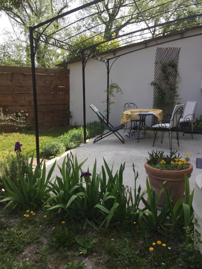 Mas Le Pont Des Aubes Bed & Breakfast LʼIsle-sur-la-Sorgue Екстериор снимка