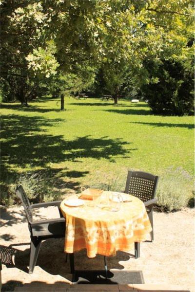 Mas Le Pont Des Aubes Bed & Breakfast LʼIsle-sur-la-Sorgue Екстериор снимка