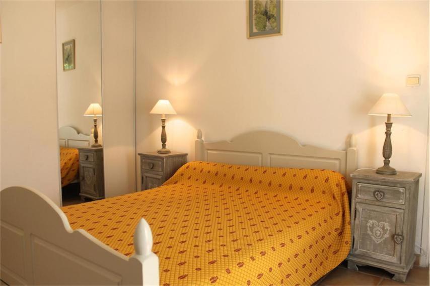 Mas Le Pont Des Aubes Bed & Breakfast LʼIsle-sur-la-Sorgue Екстериор снимка